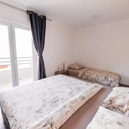 Lucky Me Kaštel Novi