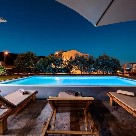 Lucky Me Kaštel Novi