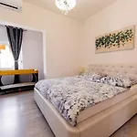 Lucky Me Villa Kaštel Novi