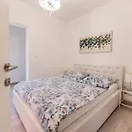 Lucky Me Kaštel Novi